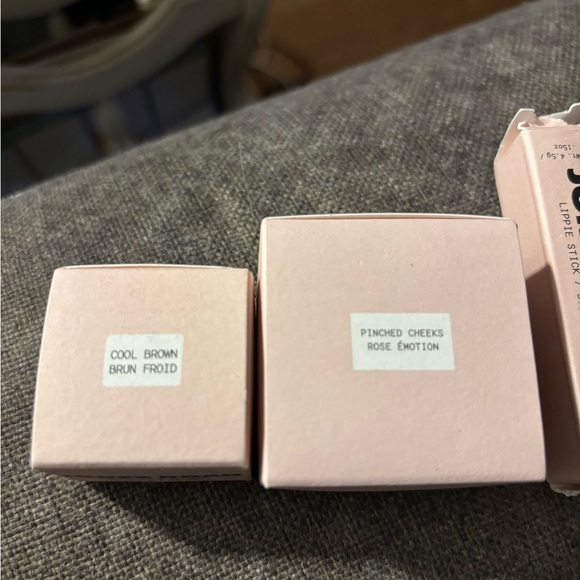 Jones Road The Bobbie Kit 4.0 small sizes of current products - Picture 4 of 6